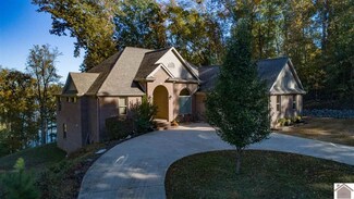 172 Bayshore Dr, New Concord, KY 42076