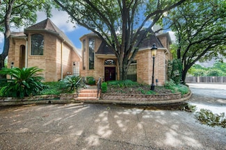 55 Bayou Pointe Dr, Houston, TX 77063