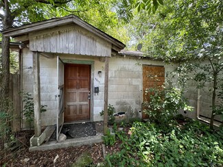 1212 Bernard St, Pasadena, TX 77506