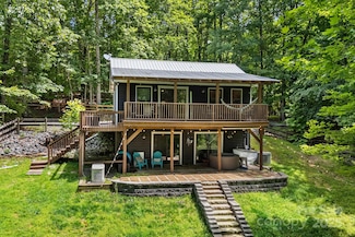 37 Poplar Dr, Rosman, NC 28772