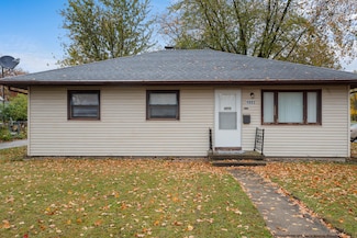 1802 Garden Hills Dr, Champaign, IL 61821