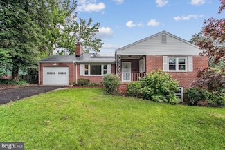 6448 Eppard St, Falls Church, VA 22042