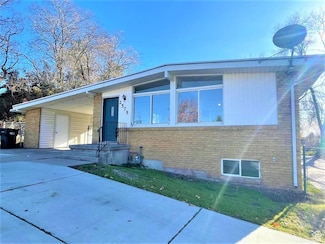 2575 W 4800 S, Roy, UT 84067