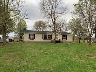 37709 W 339th St, Osawatomie, KS 66064