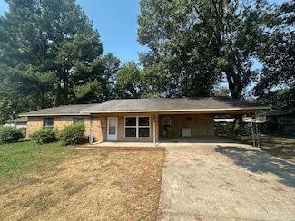 1204 S Center St, Lonoke, AR 72086