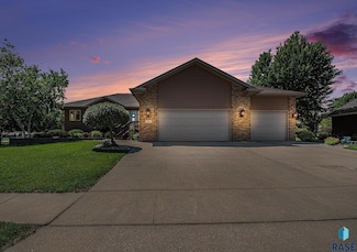721 Britz Dr, Luverne, MN 56156