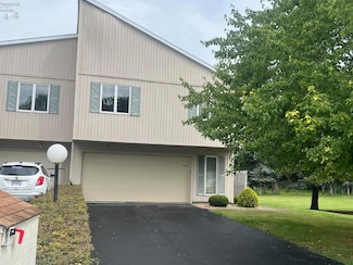 64 River Run Dr Unit J, Fremont, OH 43420