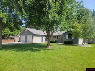 151 Goodyear Ave, Mankato, MN 56001