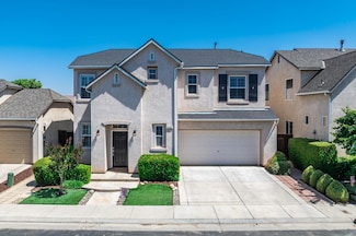 633 W Edinburgh Ln, Clovis, CA 93619