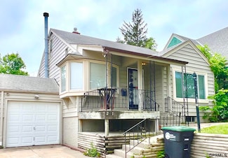 2731 Iowa St, Omaha, NE 68112