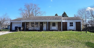 769 Fox River Rd, Valparaiso, IN 46385
