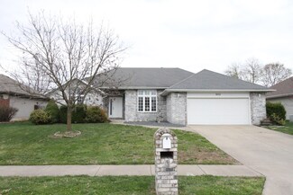 5032 S Red Oak St, Battlefield, MO 65619