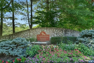 1135 Hyde Park Ct, Mahwah, NJ 07430