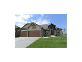 4238 S Stone Canyon Dr, Blue Springs, MO 64015