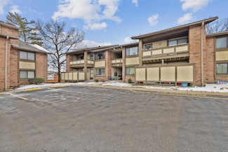 10 Fairways Cir Unit G, Saint Charles, MO 63303
