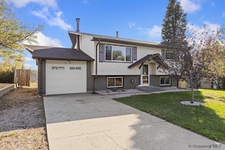 521 Montclair Dr, Cheyenne, WY 82009