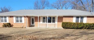 27208 NE 150th St, Excelsior Springs, MO 64024