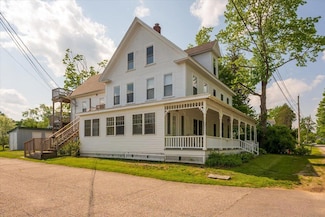 17 Steamboat Ave, Searsport, ME 04974