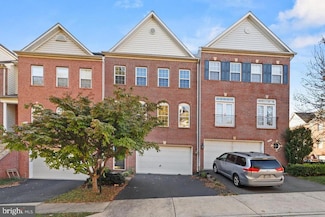 8828 Royal Doulton Ln, Fairfax, VA 22031