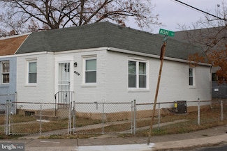 1039 Barker Rd, Sharon Hill, PA 19079