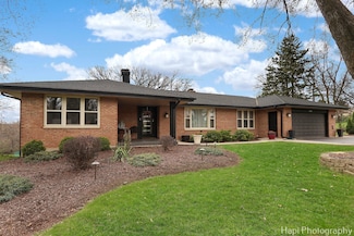 856 Winmoor Dr, Sleepy Hollow, IL 60118