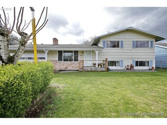 18424 SE Clinton St, Gresham, OR 97030