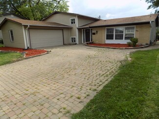 7902 Pebblebrook Cir, Hanover Park, IL 60133