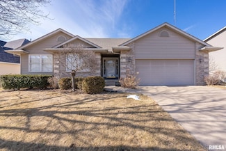 2056 Plum Tree Rd, Bettendorf, IA 52722