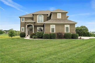 7020 NE 134th St, Smithville, MO 64089