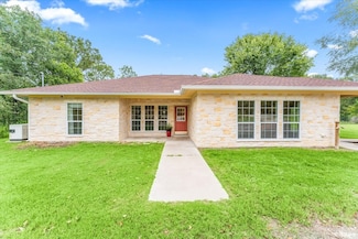 10 Lowery Ln, Huntsville, TX 77320