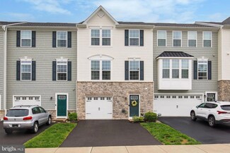 315 Pin Oak Ln, Perkasie, PA 18944