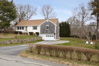 19 Bennets Neck Dr, Pocasset, MA 02559