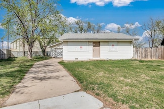 1752 S Seneca Ct, Wichita, KS 67213