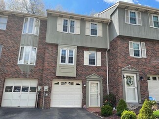 29 Hennig Dr, Pittsburgh, PA 15236