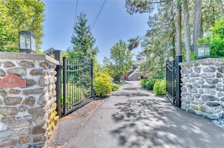 84 Highview Ave, Nanuet, NY 10954