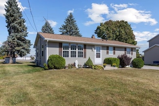 720 W Walnut Dr, Sturgeon Bay, WI 54235