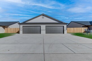12038 W Shadow Lakes St, Wichita, KS 67205