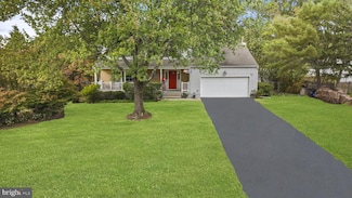 31 Brophy Dr, Ewing, NJ 08638