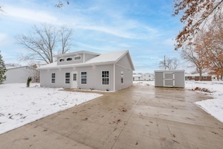 1002 Clausen Ave, Three Rivers, MI 49093