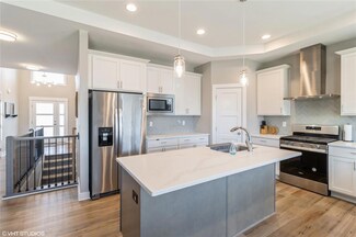 1210 NW Pine Bluff Cir, Waukee, IA 50263