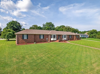 813 Manor Dr, Fayetteville, TN 37334