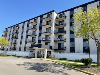 9118 W Elmwood Dr Unit 91182B, Niles, IL 60714