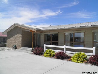 808 S 14th St, Thermopolis, WY 82443