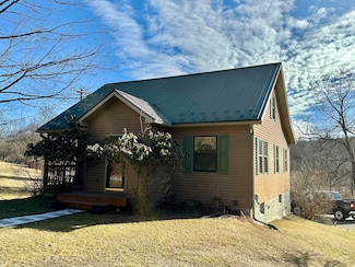 402 S Sterling Rd, South Sterling, PA 18460