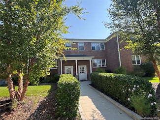 37 Spruce St Unit 3, Great Neck, NY 11021