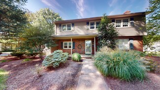1005 Saint Davids Rd, Williamsport, PA 17701