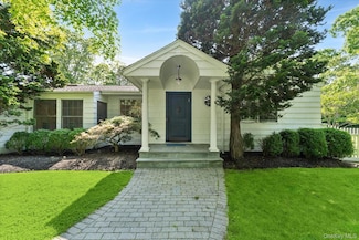 129 Oneck Ln, Westhampton Beach, NY 11978