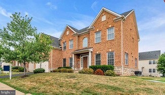 42411 Pine Forest Dr, Chantilly, VA 20152