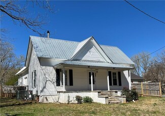 1328 W Ridge St, Ramseur, NC 27316