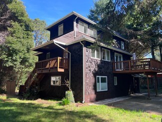 32851 Leofs Ln, Fort Bragg, CA 95437